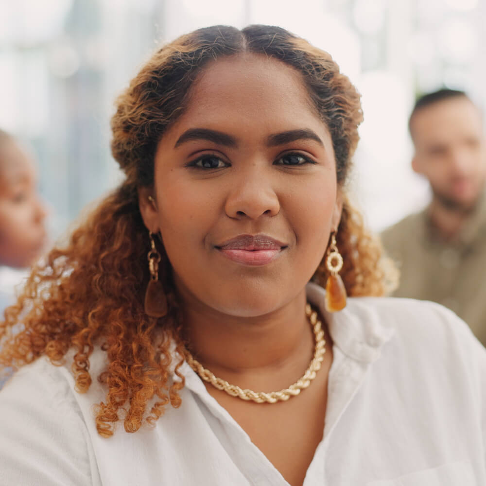 Foto de mujer joven de frente