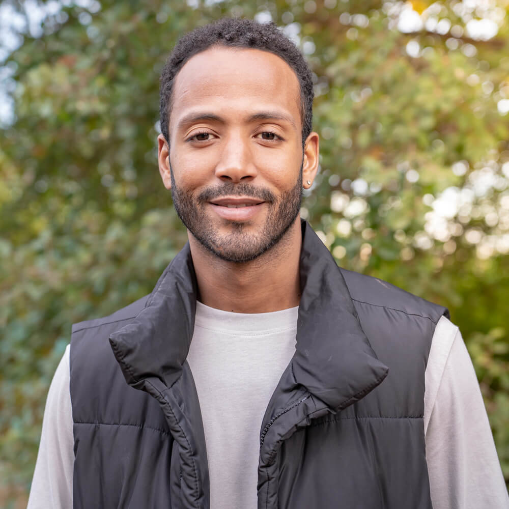 Foto de hombre sonriendo